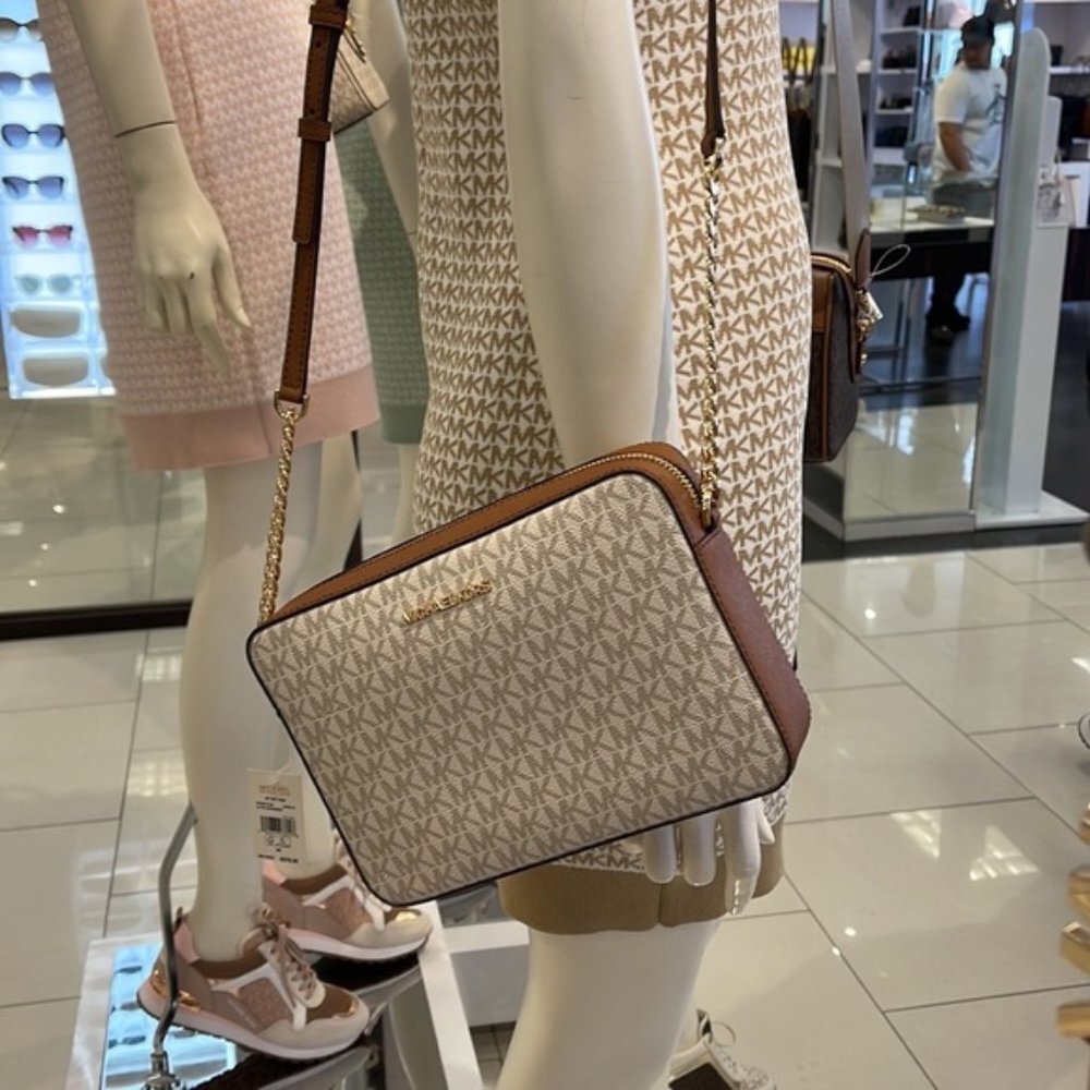 Michael Kors Jet Set Item Large East West Zip Crossbody Vanilla - Picture 16 of 16
